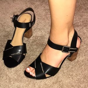 Crown Vintage black strap with block heel